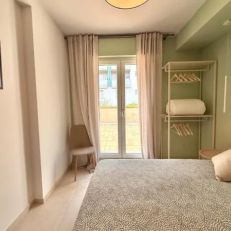 Alfieri1 - Netflix-parking-supermarket-centro Apartamento