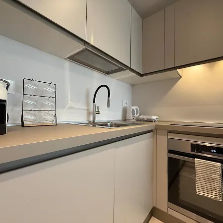 Alfieri1 - Netflix-parking-supermarket-centro Apartamento